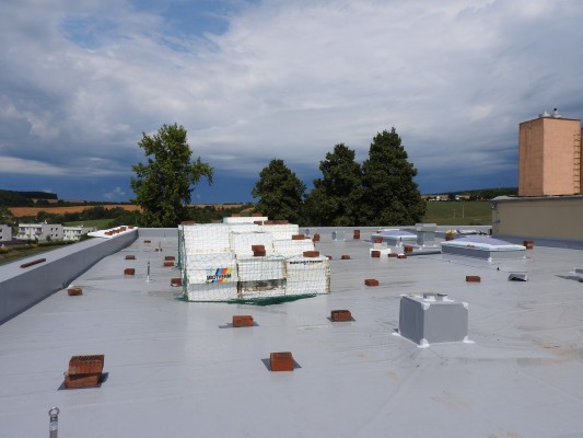 ZŠ Na Výsluní - rekonstrukce střešního pláště - pavilon C, D, E, F - záměr č. 327