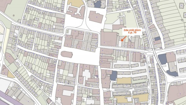 Místo, kde byl dříve postaven dům č.p. 79 (Zdroj: vlastní tvorba, podklad: gis.ub.cz, 2026)