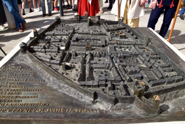 Bronzová plastika historického jádra Uherského Brodu