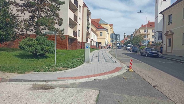 Chodník v ul. Bří Lužů