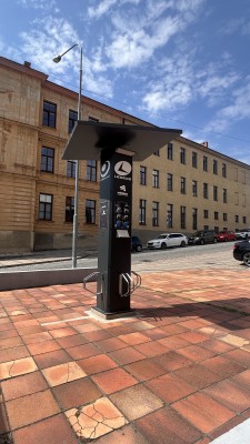 Solární cyklonabíječka na Mariánském náměstí