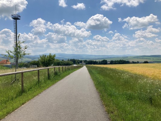 Po realizaci - část podél komunikace pro motorová vozdila