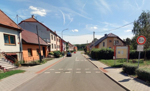 Pohled do rekonstruované ulice Nádražní (zdroj: mapy.cz, panorama)