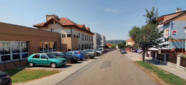 Parkoviště v ulici 9. května (zdroj: www.mapy.cz; panoramatická mapa, 2024)