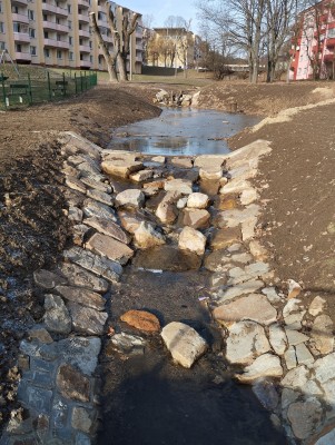 Koryto potoka po realizaci