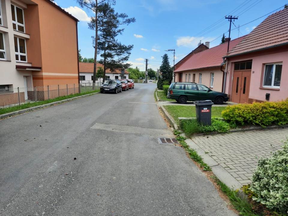 Chodník v ulici V Kútě včetně zklidnění dopravy a návrhu parkovacích stání u základní školy v Havřicích - záměr č. 316