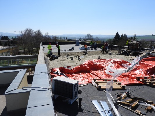 ZŠ Na Výsluní - rekonstrukce střešního pláště - pavilon C, D, E, F - záměr č. 327