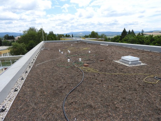 ZŠ Na Výsluní - rekonstrukce střešního pláště - pavilon C, D, E, F - záměr č. 327