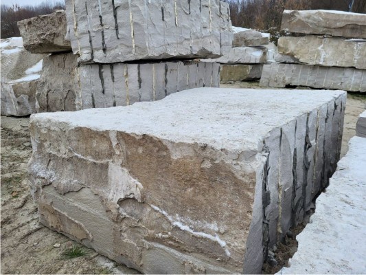 Restaurování sochařské výzdoby atiky kostela Neposkrvněného Početí Panny Marie - regenerace MPZ