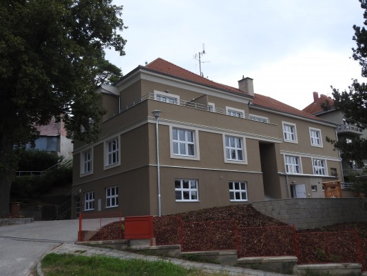 Rekonstrukce domu č. p. 1066 pro sociální bydlení a služby - záměr č. 255