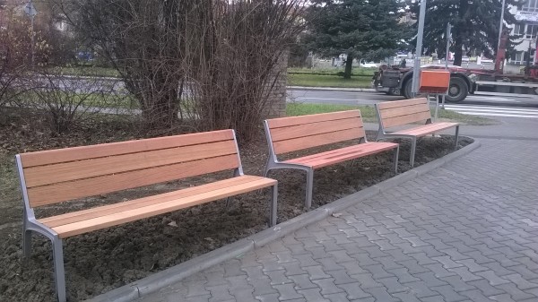 Mobiliář na náměstí po rekonstrukci
