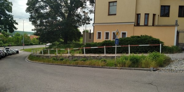 Ul. Bří. Lužů před realizací (2024, vlastní fotografie)