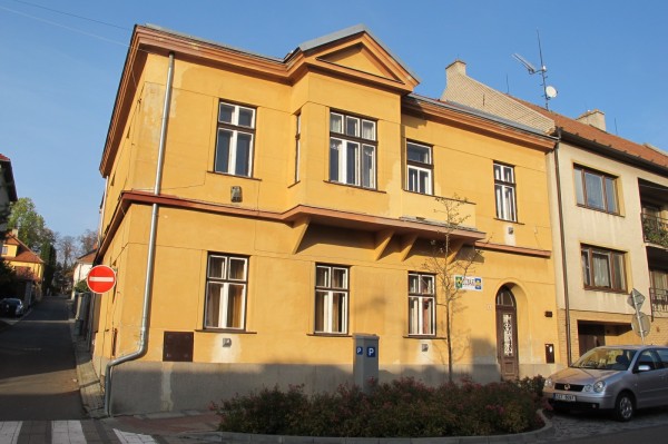 Budova Junáka - stav před rekonstrukcí (Zdroj: http://skaut-ub.cz/klubovna/, 2024)